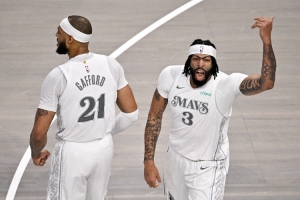 签下厄尔后内线6人坐镇!独行侠媒体:球队大个子太多了 签下厄尔后内线6人坐镇!独行侠媒体:球队大个子太多了