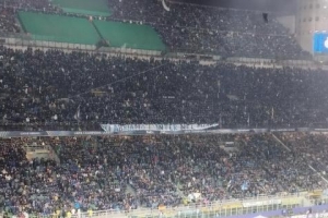 国米2-1萨索洛的比赛吸引68852名观众现场观赛,客队看台共233人 国米2-1萨索洛的比赛吸引68852名观众现场观赛,客队看台共233人