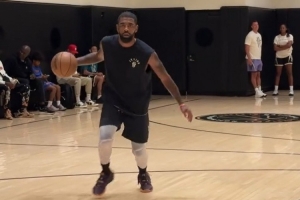 伤势恢复很好!欧文现身球场训练 已能够完成转身跳投等动作 伤势恢复很好!欧文现身球场训练 已能够完成转身跳投等动作