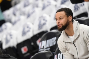 魔术师和库里谁厉害?杨毅:魔术师能从1打到5 但他也防不了库里 魔术师和库里谁厉害?杨毅:魔术师能从1打到5 但他也防不了库里