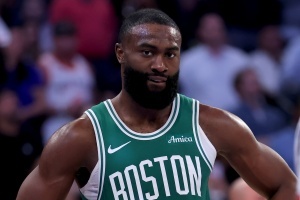 杰伦-布朗:二月份膝伤就困扰我 但我选择硬撑直到打完了季后赛 杰伦-布朗:二月份膝伤就困扰我 但我选择硬撑直到打完了季后赛