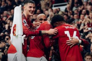 苏东:曼联不要去和强队比较,应该归于中游球队,这样想其实不差 苏东:曼联不要去和强队比较,应该归于中游球队,这样想其实不差