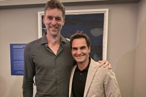 保罗-加索尔晒和网球名将费德勒合影：每次和你聊天都很开心