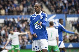 队报:埃梅加传射助斯特拉斯堡客胜,向攻击他的极端球迷怒吼 队报:埃梅加传射助斯特拉斯堡客胜,向攻击他的极端球迷怒吼