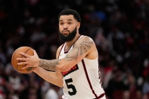 或赛季报销!范弗里特有交易否决权 若火箭想送走他需征得他同意 或赛季报销!范弗里特有交易否决权 若火箭想送走他需征得他同意