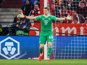 官方:拜仁门将乌尔比希肌肉纤维撕裂,将暂时缺席 官方:拜仁门将乌尔比希肌肉纤维撕裂,将暂时缺席