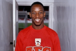 34年前的今天伊恩-赖特加盟阿森纳,为枪手出战288场185球31助 34年前的今天伊恩-赖特加盟阿森纳,为枪手出战288场185球31助