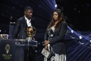 登贝莱母亲:儿子从小不爱读书就爱踢球,托他的福现在能开上好车 登贝莱母亲:儿子从小不爱读书就爱踢球,托他的福现在能开上好车