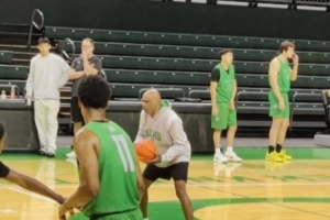 至今仍未官宣!林葳被拍到观看俄勒冈大学篮球队训练 至今仍未官宣!林葳被拍到观看俄勒冈大学篮球队训练