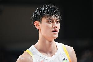 还剩一个双向合同位置!媒体人:对曾凡博最终留在篮网持乐观态度 还剩一个双向合同位置!媒体人:对曾凡博最终留在篮网持乐观态度