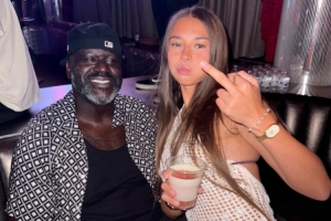 奥尼尔现身网红Sophie Rain生日派对 兴奋之余还兼职当上了DJ 奥尼尔现身网红Sophie Rain生日派对 兴奋之余还兼职当上了DJ