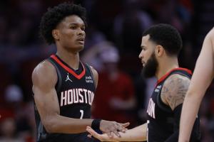 范弗里特重伤阿门首发控卫？阿门生涯前两个赛季仅有1%时间打控卫