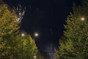 家乡的骄傲!埃夫勒放烟花庆祝登贝莱获得金球奖 家乡的骄傲!埃夫勒放烟花庆祝登贝莱获得金球奖