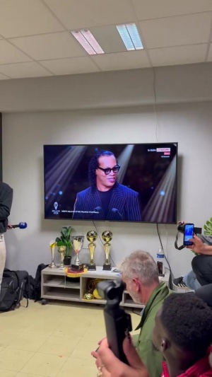 榜样!登贝莱青训母队埃夫勒观看金球典礼,官宣后孩子们瞬间沸腾 榜样!登贝莱青训母队埃夫勒观看金球典礼,官宣后孩子们瞬间沸腾