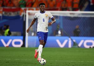 巴黎人报:因对阵冰岛时染红,琼阿梅尼将被禁赛2场 巴黎人报:因对阵冰岛时染红,琼阿梅尼将被禁赛2场