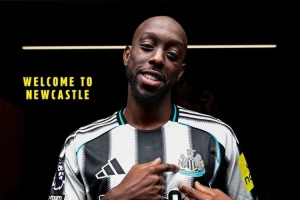 埃迪-豪:维萨不需要接受手术,希望他赶上10月对阵布莱顿的比赛 埃迪-豪:维萨不需要接受手术,希望他赶上10月对阵布莱顿的比赛