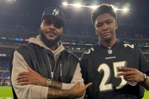 巴尔的摩出品!巴尔的摩乌鸦社媒晒安东尼&奎因主场观战照! 巴尔的摩出品!巴尔的摩乌鸦社媒晒安东尼&奎因主场观战照!