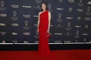 皇马唯一出席颁奖典礼的球员是卡罗琳-威尔,她排名金球奖第30位 皇马唯一出席颁奖典礼的球员是卡罗琳-威尔,她排名金球奖第30位