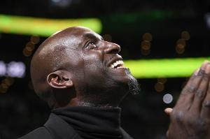 9年前的今天:“狼王”凯文-加内特宣布退役 结束21年职业生涯 9年前的今天:“狼王”凯文-加内特宣布退役 结束21年职业生涯