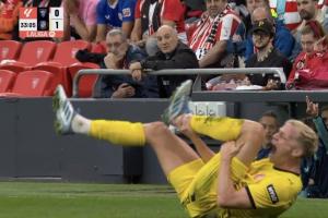 被伤病毁了!28岁范德贝克复出仅2轮又重伤,巅峰5500万现剩500万 被伤病毁了!28岁范德贝克复出仅2轮又重伤,巅峰5500万现剩500万