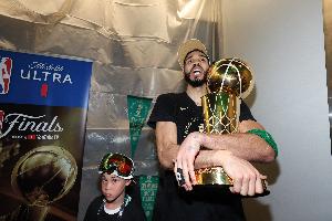 塔图姆:我会争取完全健康后复出 我想让孩子们知道爸爸没有放弃 塔图姆:我会争取完全健康后复出 我想让孩子们知道爸爸没有放弃