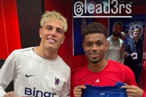 太阳报:阿玛德因晒加纳乔合照而遭网暴,曼联已为他提供了支持 太阳报:阿玛德因晒加纳乔合照而遭网暴,曼联已为他提供了支持