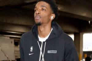 赫伯特-琼斯表示不在意穿着!哈特喊话:别老土 穿迪奥戴闪的! 赫伯特-琼斯表示不在意穿着!哈特喊话:别老土 穿迪奥戴闪的!