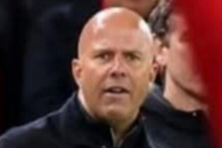 史诗级同框📸埃基蒂克脱衣染红瞬间😡斯洛特死亡凝视表情生气 史诗级同框📸埃基蒂克脱衣染红瞬间😡斯洛特死亡凝视表情生气