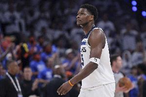 Shams:爱德华兹狂练背身后仰跳投 研习了大量乔丹科比的比赛录像 Shams:爱德华兹狂练背身后仰跳投 研习了大量乔丹科比的比赛录像