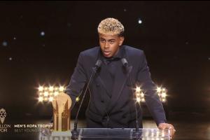 记者:亚马尔回程航班上一直在开玩笑,巴萨满意他的成熟表现 记者:亚马尔回程航班上一直在开玩笑,巴萨满意他的成熟表现