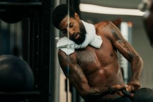 中锋持球后卫扣篮!76人官推晒训练视频 恩比德连线马克西 中锋持球后卫扣篮!76人官推晒训练视频 恩比德连线马克西