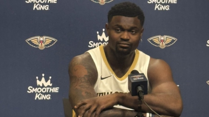 怎么瘦成这样了!锡安出席媒体日活动 脸上棱角分明&下巴都尖了 怎么瘦成这样了!锡安出席媒体日活动 脸上棱角分明&下巴都尖了