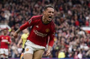 太阳报:曼联队友质疑安东尼的能力,甚至他对食堂工作人员的态度 太阳报:曼联队友质疑安东尼的能力,甚至他对食堂工作人员的态度