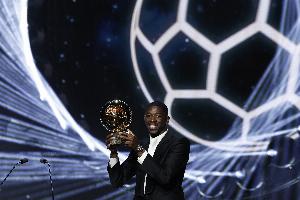 登贝莱:上赛季没和恩里克吵架,我不会只考虑自己不参与防守 登贝莱:上赛季没和恩里克吵架,我不会只考虑自己不参与防守