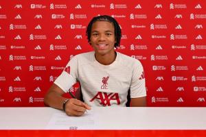 留住未来!官方:利物浦17岁小将恩古莫哈签下职业合同,签约3年 留住未来!官方:利物浦17岁小将恩古莫哈签下职业合同,签约3年