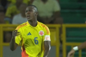 记者:曼联敲定17岁哥伦比亚后腰奥罗斯科,明年年满18岁后加盟 记者:曼联敲定17岁哥伦比亚后腰奥罗斯科,明年年满18岁后加盟