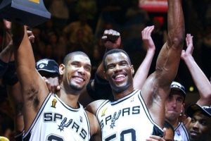 维拉纽瓦:不是要和邓肯&上将比较 但我和波什很适合在一起打球 维拉纽瓦:不是要和邓肯&上将比较 但我和波什很适合在一起打球