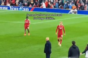 无语…埃基蒂克染红离场从斯洛特身后走过,后者全程背身没搭理他 无语…埃基蒂克染红离场从斯洛特身后走过,后者全程背身没搭理他