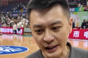 杨鸣:我们锋线内线高度都在降 只能通过速度拼劲减少错误来弥补 杨鸣:我们锋线内线高度都在降 只能通过速度拼劲减少错误来弥补