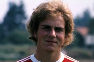 拜仁祝福鲁梅尼格:俱乐部传奇,70岁生日快乐! 拜仁祝福鲁梅尼格:俱乐部传奇,70岁生日快乐!