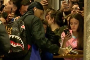 没有大碍!六台:拉菲尼亚赛后走路正常,对阵皇家社会可能休息 没有大碍!六台:拉菲尼亚赛后走路正常,对阵皇家社会可能休息