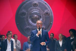 鲁梅尼格:尊重球员有不同人生设想,未来穆勒或能破拜仁当下难题 鲁梅尼格:尊重球员有不同人生设想,未来穆勒或能破拜仁当下难题