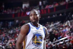 勇士不愿白白失去库明加 但不想在与国王的签换中接手蒙克的合同 勇士不愿白白失去库明加 但不想在与国王的签换中接手蒙克的合同