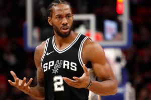 卡舅曾深度介入小卡与马刺队医沟通 是小卡与马刺关系恶化的根源 卡舅曾深度介入小卡与马刺队医沟通 是小卡与马刺关系恶化的根源