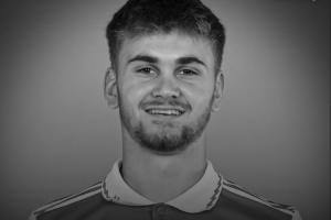 悲剧!前阿森纳青训球员比赛中头部遭撞击受伤去世,年仅21岁 悲剧!前阿森纳青训球员比赛中头部遭撞击受伤去世,年仅21岁