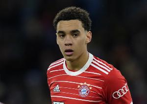 图片报:穆西亚拉已无须拄拐和穿特制靴,下一步是室外跑步训练 图片报:穆西亚拉已无须拄拐和穿特制靴,下一步是室外跑步训练