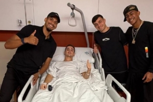 TA:加维伤势原本判断为半月板挫伤,手术检查时才发现是断裂 TA:加维伤势原本判断为半月板挫伤,手术检查时才发现是断裂