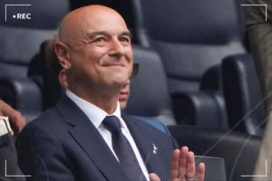 扫地出门!TA:热刺不让列维回去收东西,用车送回他和妻子的物品 扫地出门!TA:热刺不让列维回去收东西,用车送回他和妻子的物品