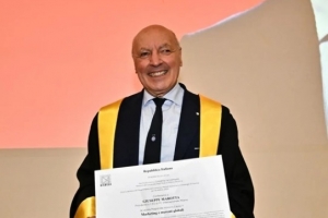 国米主席马洛塔被米兰比可卡大学授予名誉硕士学位 国米主席马洛塔被米兰比可卡大学授予名誉硕士学位