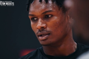 火箭官方晒阿门-汤普森训练视频:生涯第三赛季 马上了 火箭官方晒阿门-汤普森训练视频:生涯第三赛季 马上了